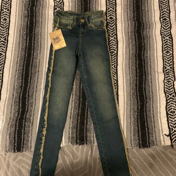 OBSESIÓN DENIM BY KALI UCHIS